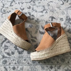 Marc Fisher Platform Sandals (Size 7)